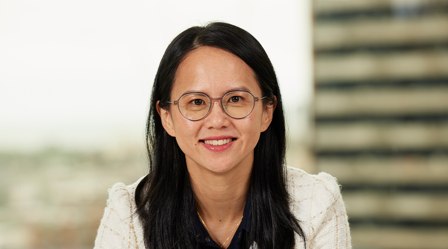 Hall & Wilcox Lawyer, Victoria Ng - 900x500